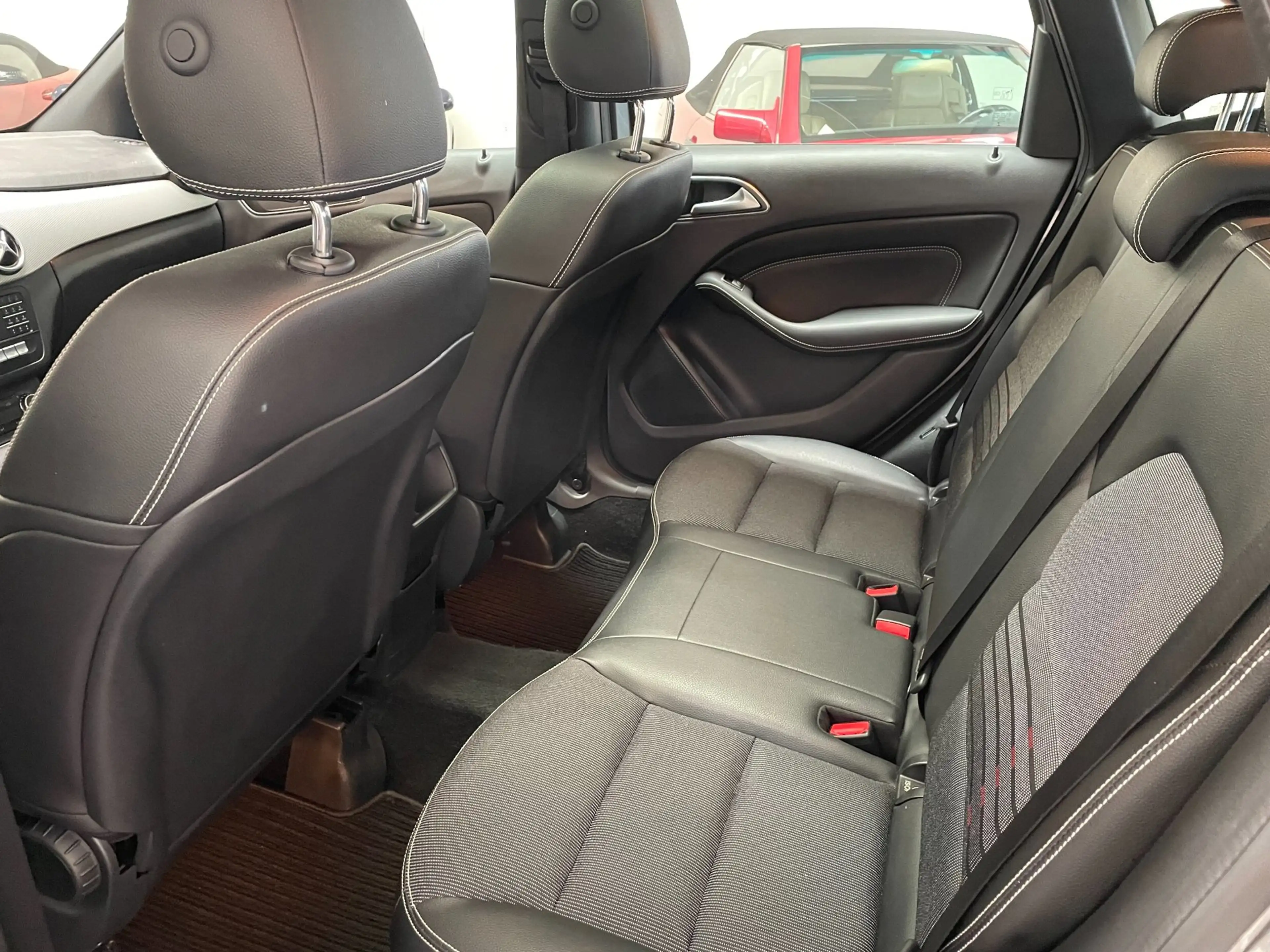 Mercedes-Benz B 220 4Matic Ambition — photo 9