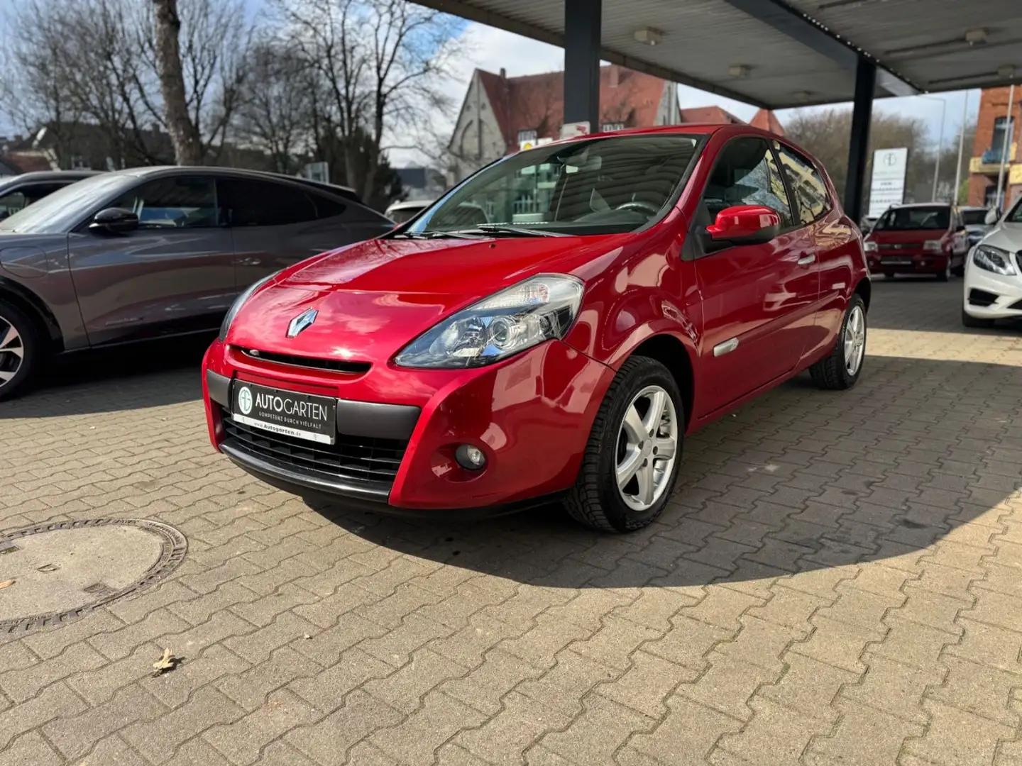 Renault Clio III Luxe*AUTOMATIK*KLIMA*SITZHEIZUNG*NAVI* Rot - 2