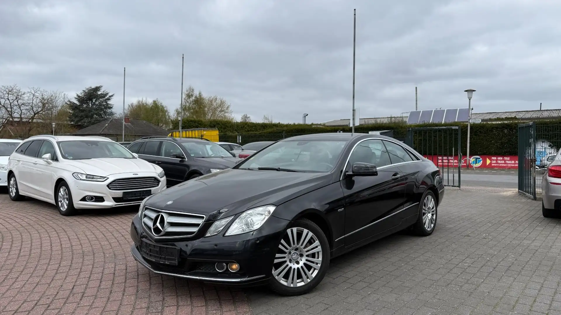 Mercedes-Benz E 220 CDI Coupe BlueEfficiency | NAVI | KLIMA Schwarz - 2