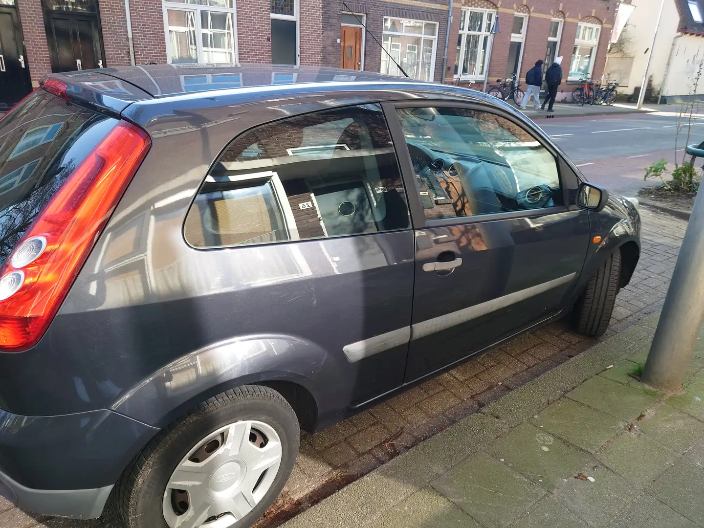 Ford Fiesta Fiesta+1.3-8V+Champion Grijs - 2