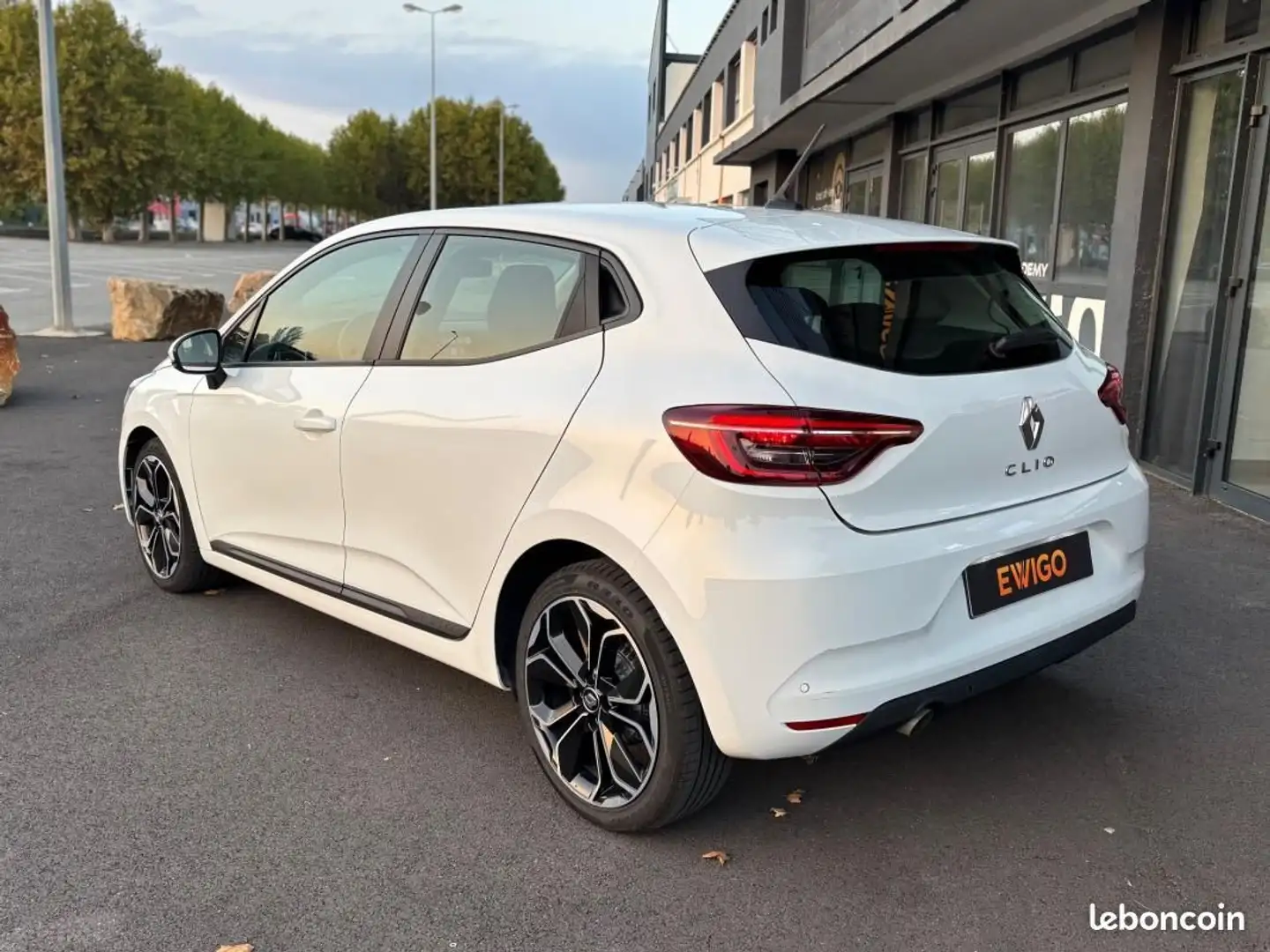 Renault Clio 1.0 TCE 90CH BUSINESS ENTRETIEN À JOUR GARANTIE 2027 Blanc - 2