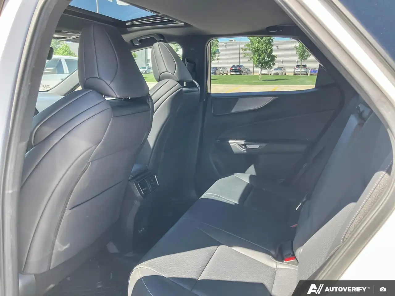 Lexus NX снимка Lexus NX