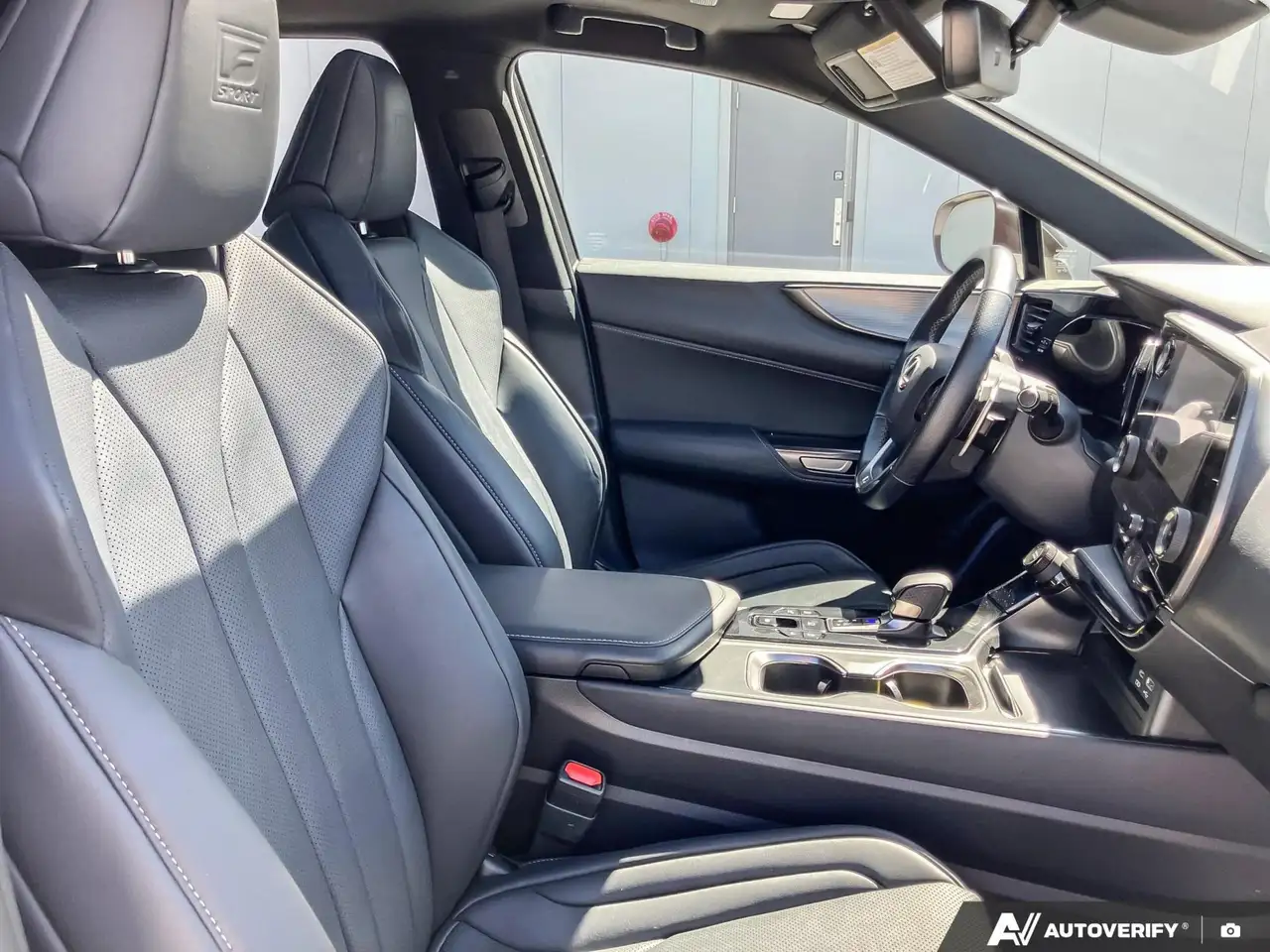Lexus NX снимка Lexus NX