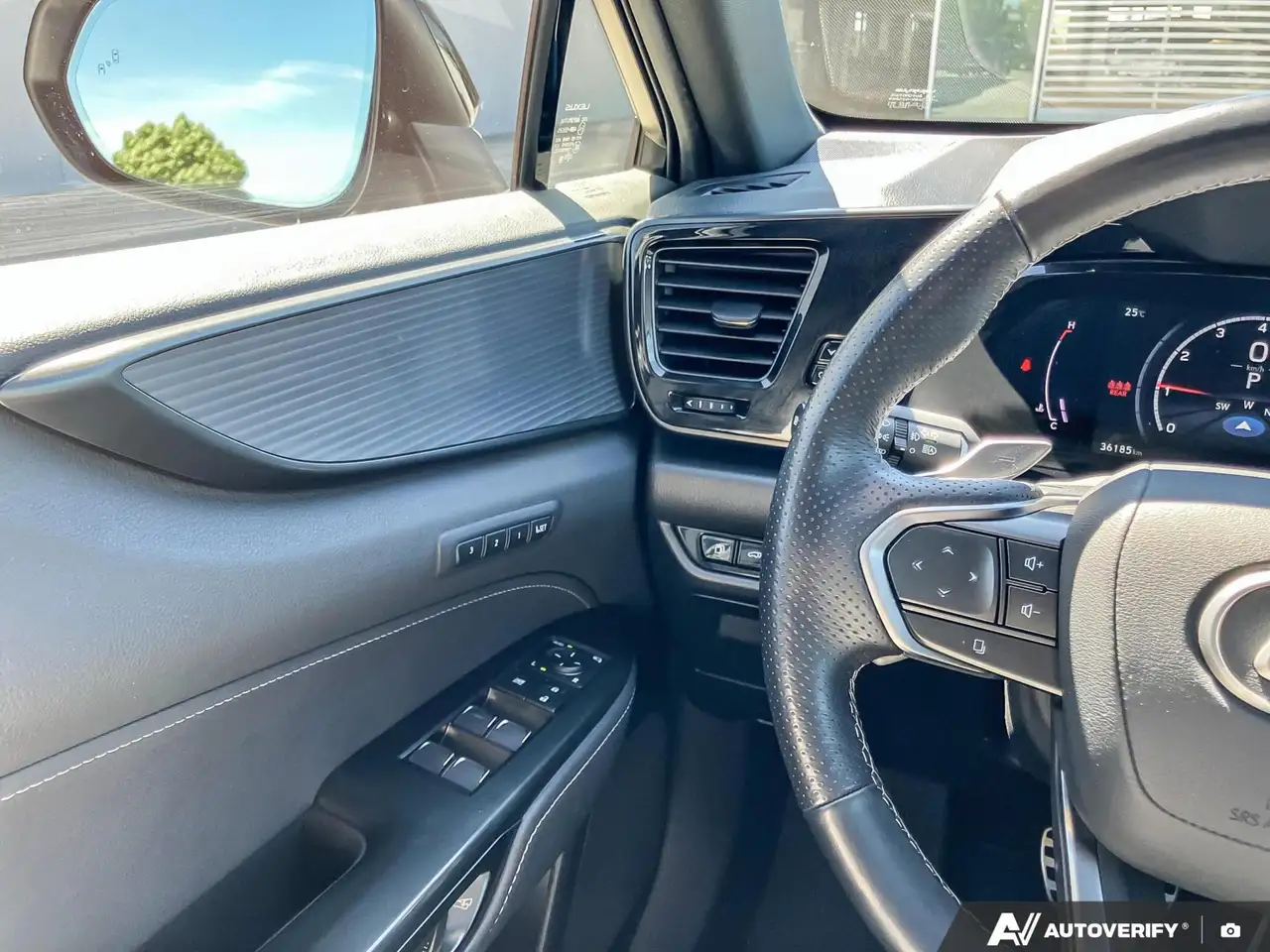 Lexus NX снимка Lexus NX