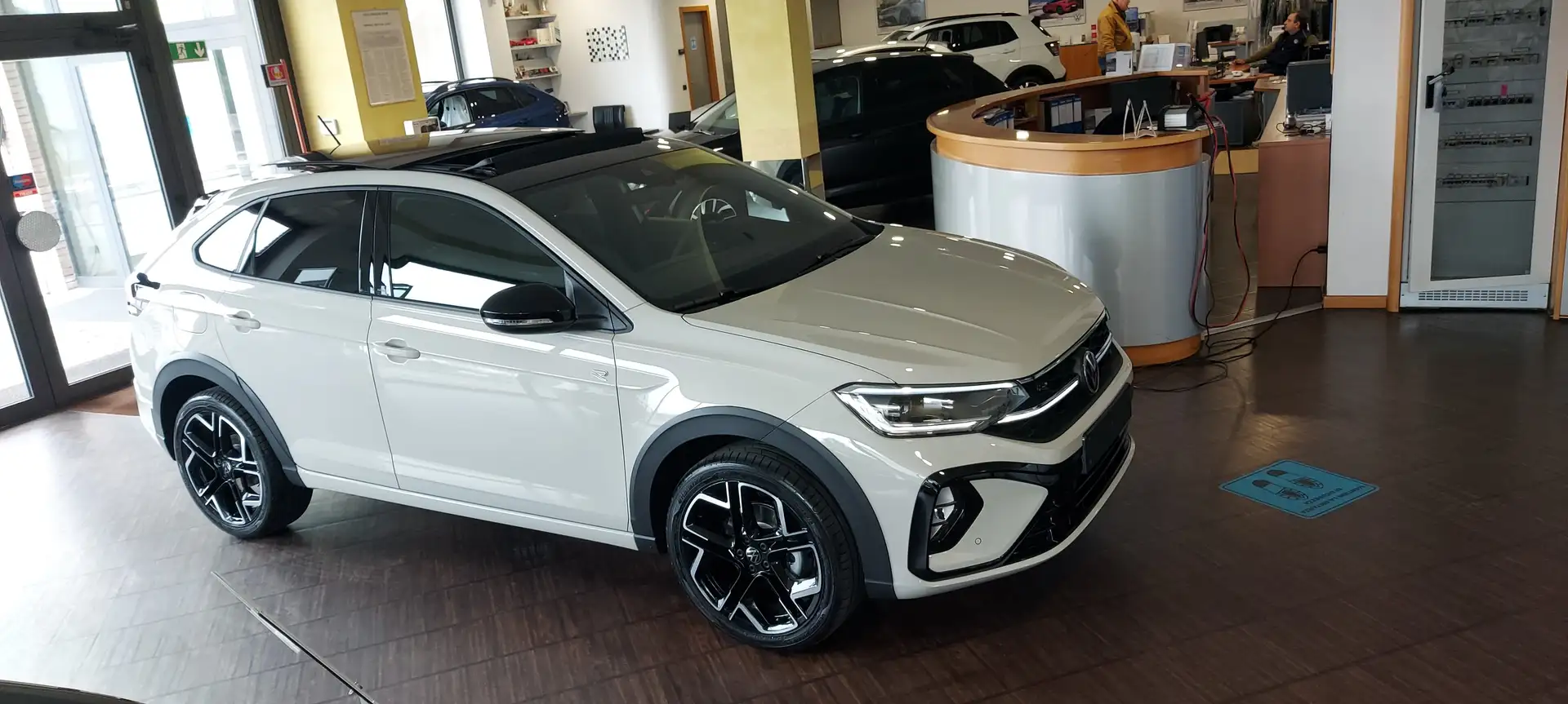 Volkswagen Taigo 1.0 TSI 115 R-Line PLUS 6M SUV Coupè mod. 2025 Grigio - 1