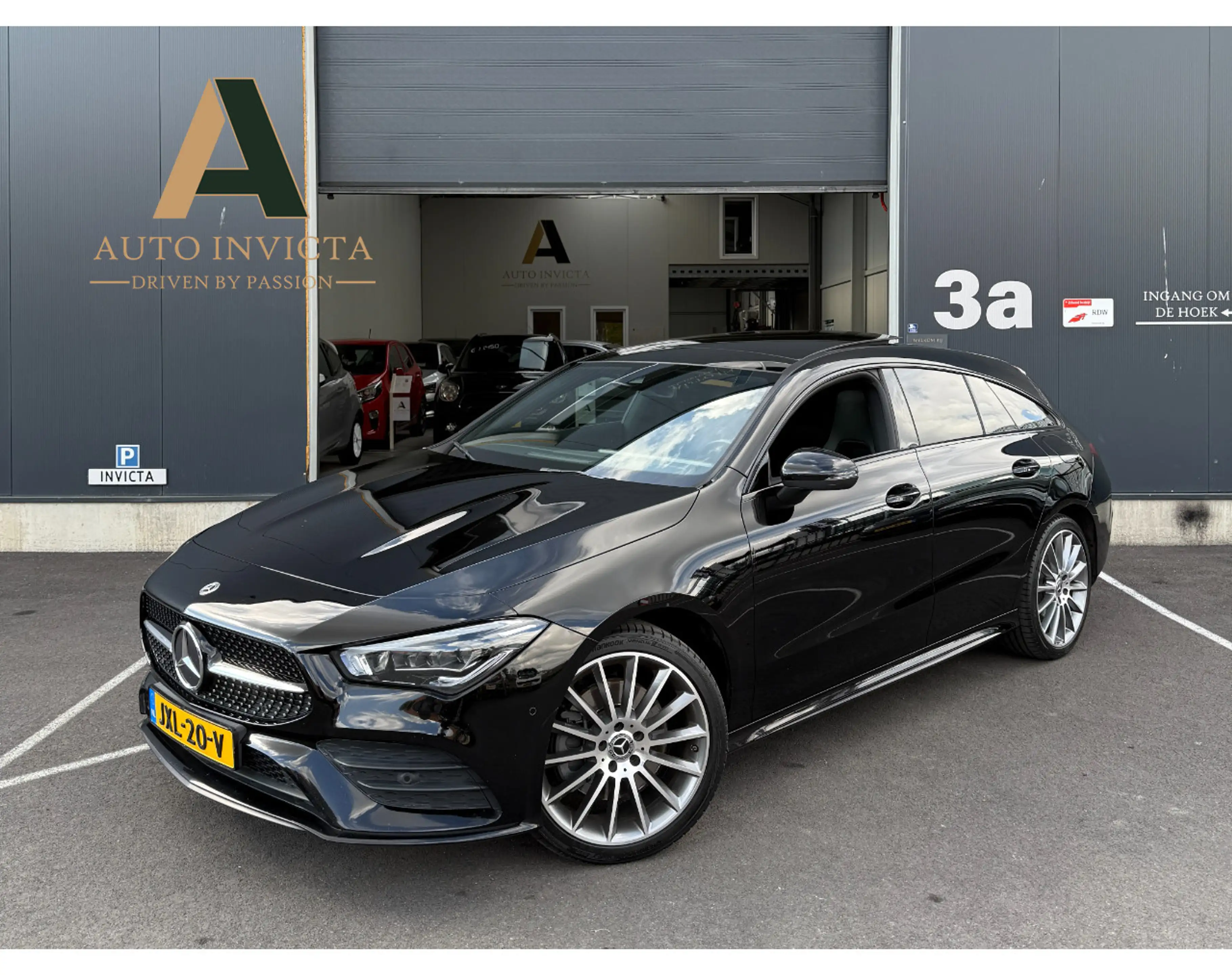 Mercedes-Benz CLA 250 E AMG Premium Plus Night - Full option