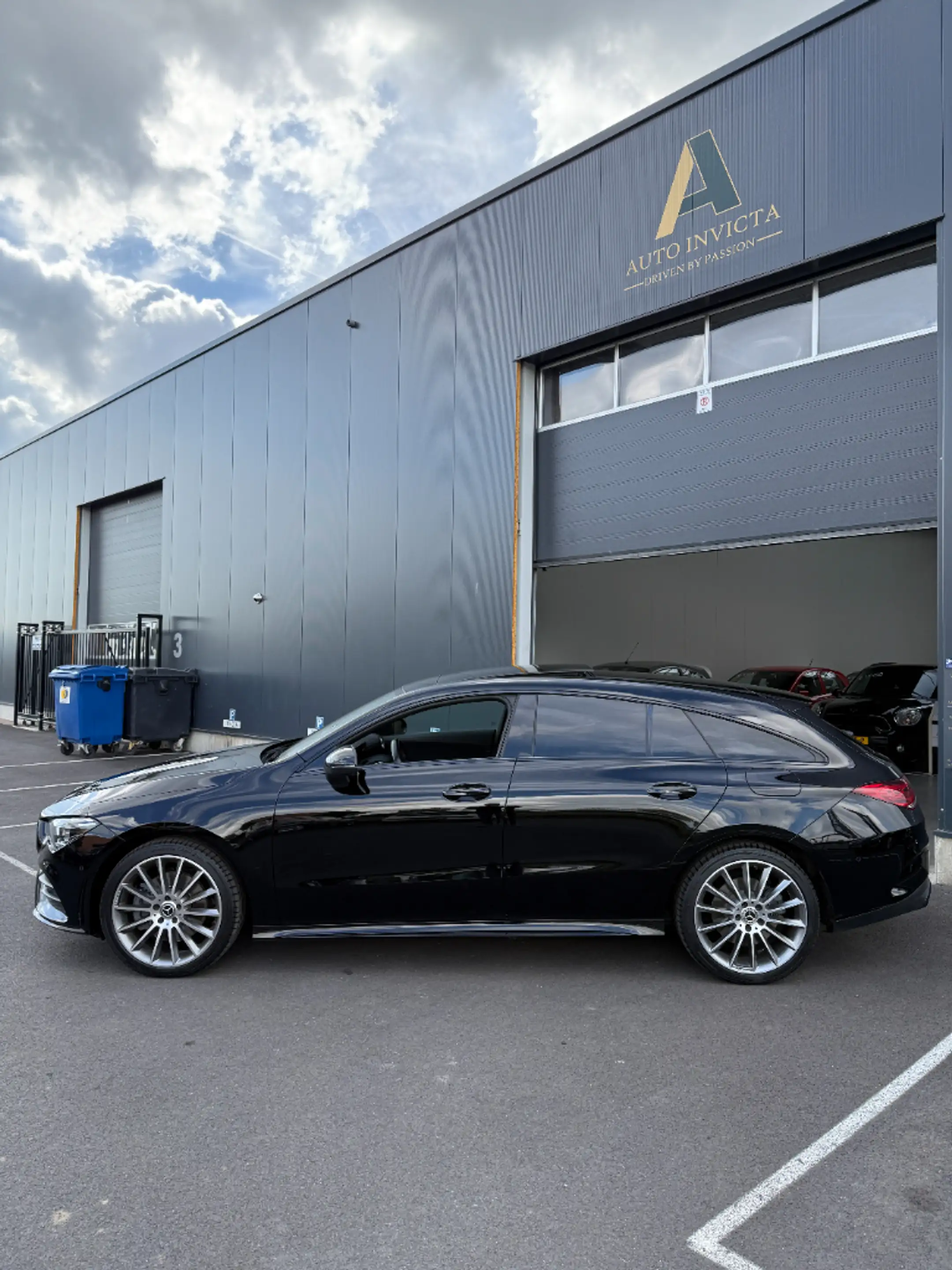 Mercedes-Benz CLA 250 E AMG Premium Plus Night - Full option — photo 13