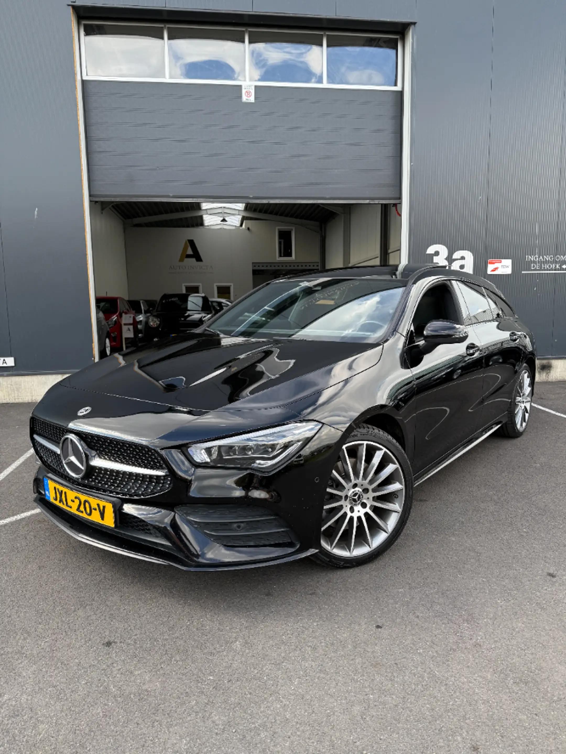 Mercedes-Benz CLA 250 E AMG Premium Plus Night - Full option — photo 8