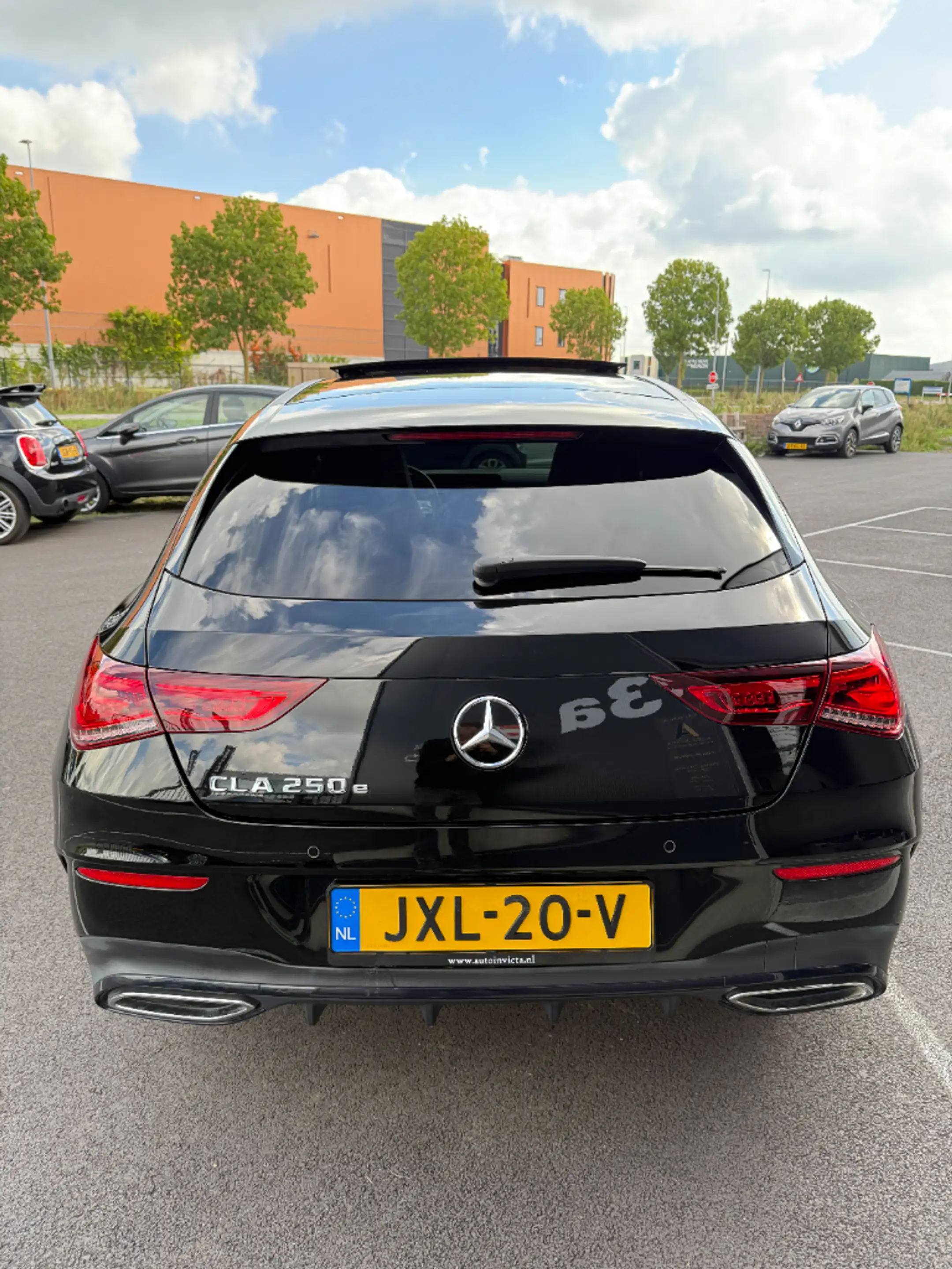Mercedes-Benz CLA 250 E AMG Premium Plus Night - Full option — photo 12