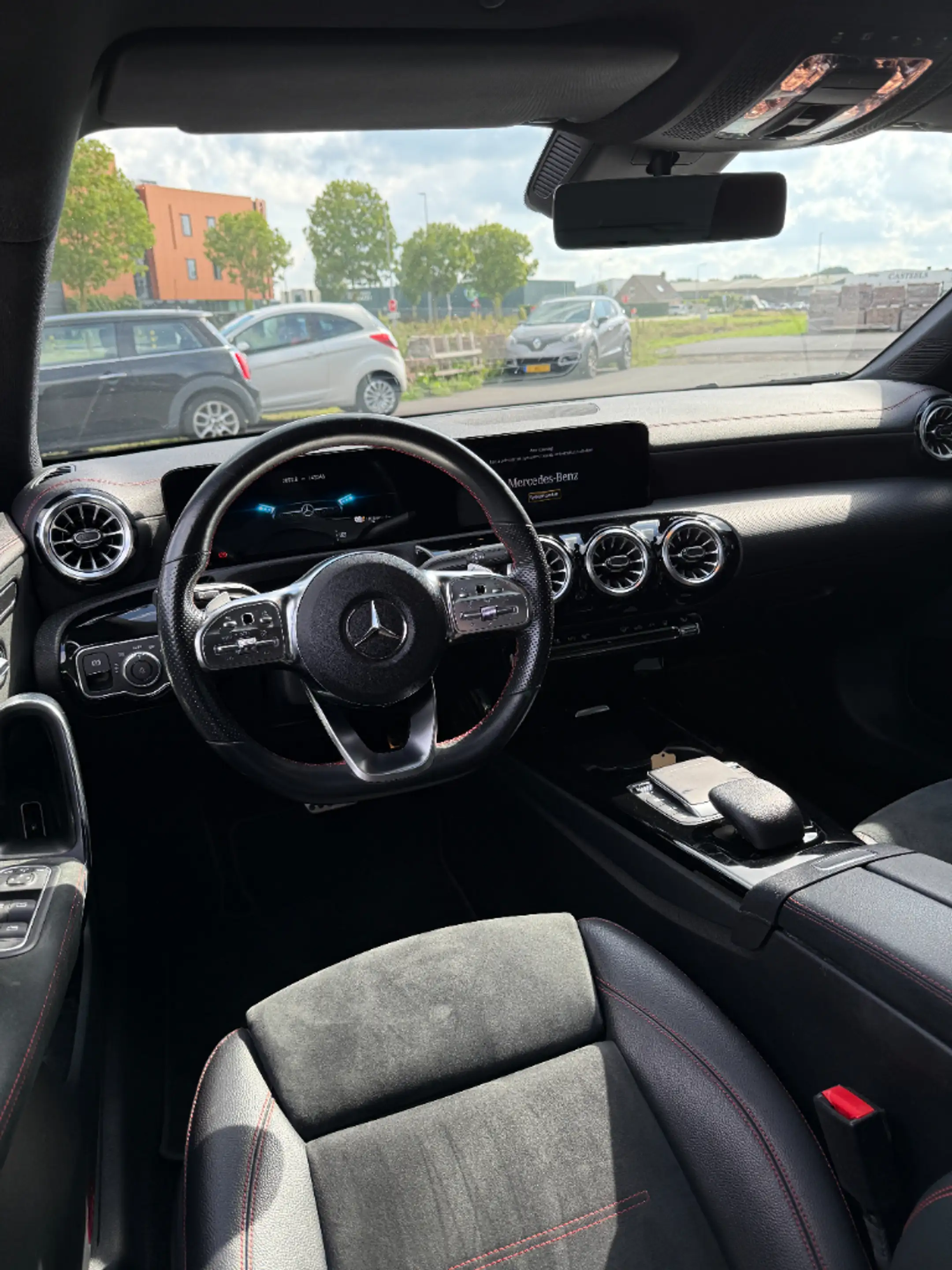 Mercedes-Benz CLA 250 E AMG Premium Plus Night - Full option — photo 5