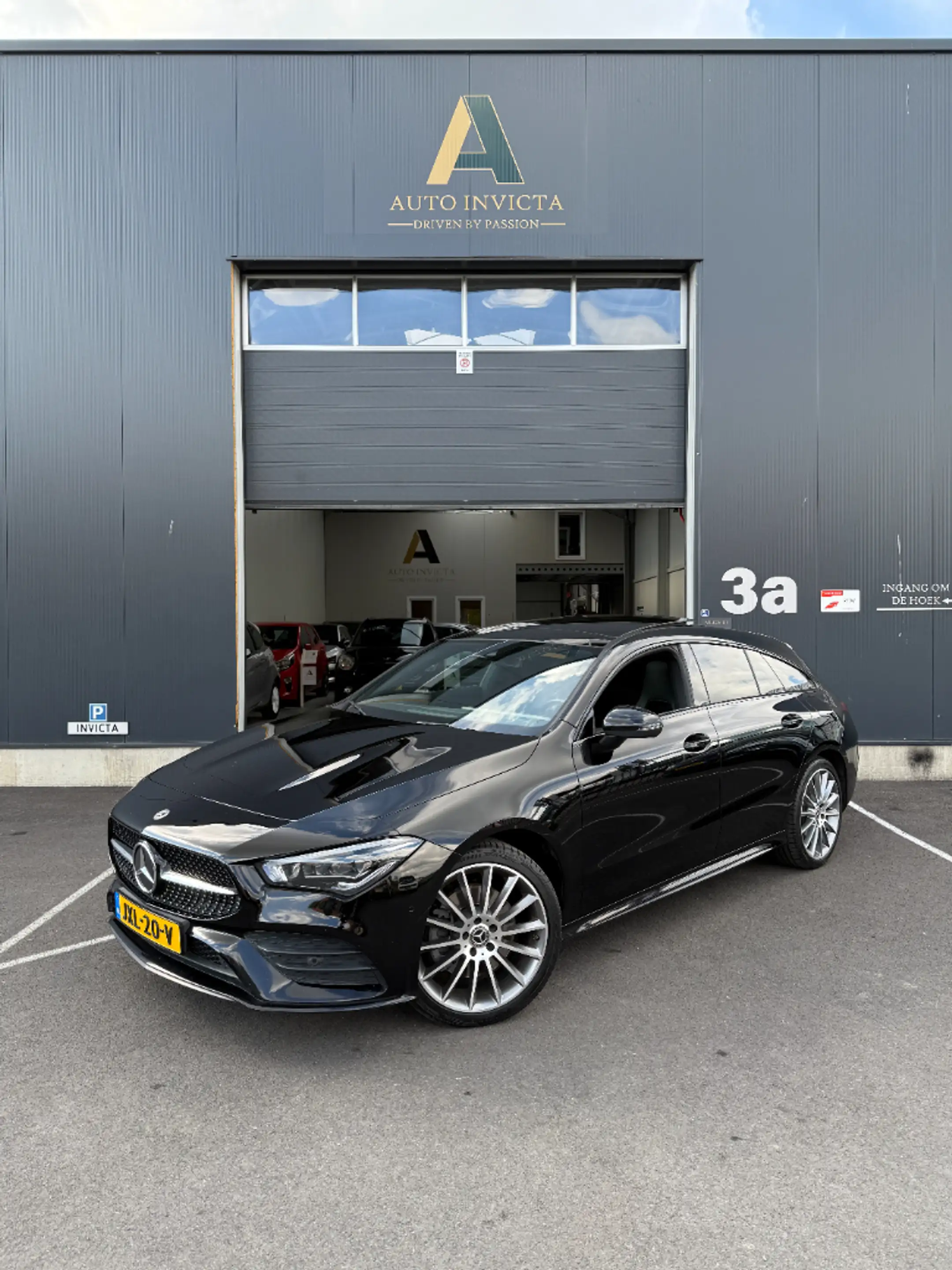 Mercedes-Benz CLA 250 E AMG Premium Plus Night - Full option — photo 2
