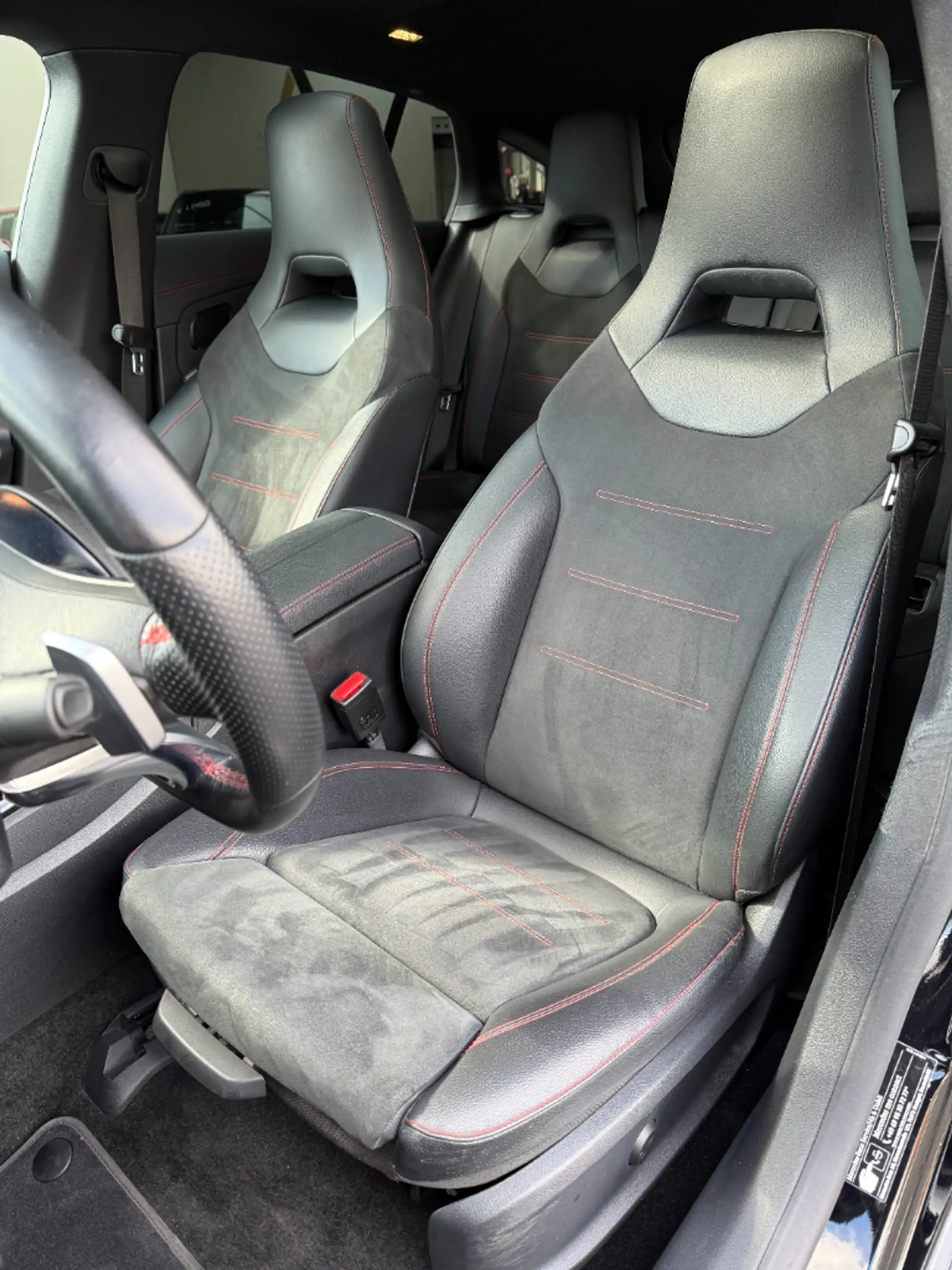 Mercedes-Benz CLA 250 E AMG Premium Plus Night - Full option — photo 6