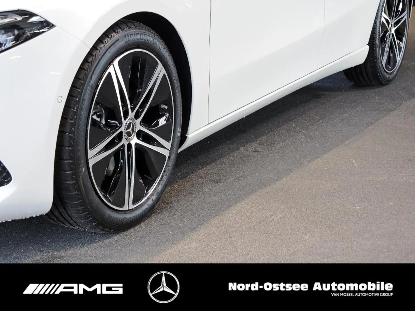 Mercedes-Benz A 180 PROGRESSIVE NIGHT PANO WINTER-PAK Weiß - 2