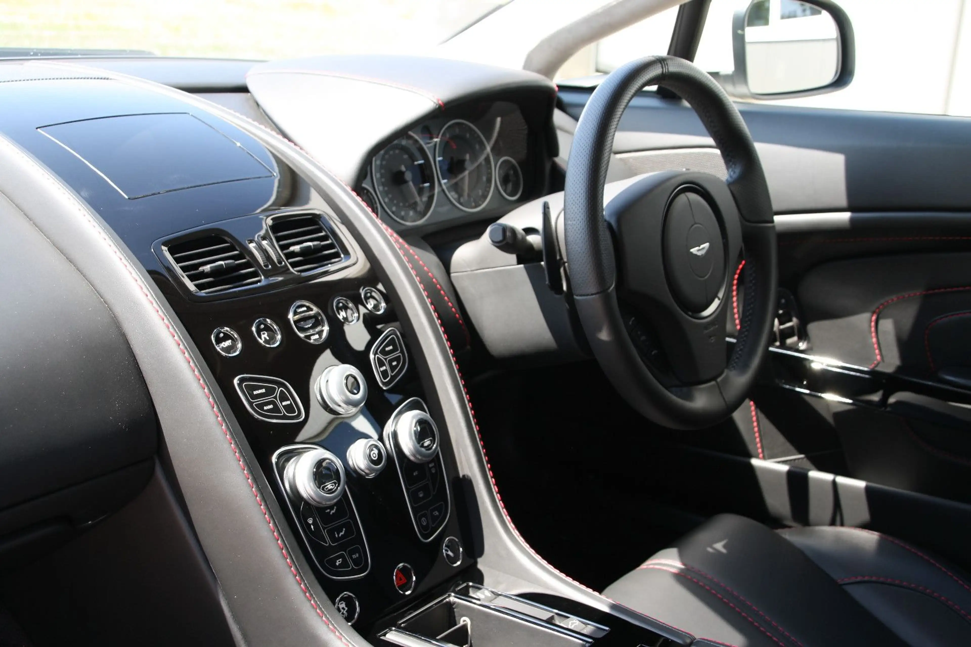 Aston Martin Vantage S * Orig. 354 KM !!! * Sammler * — photo 11