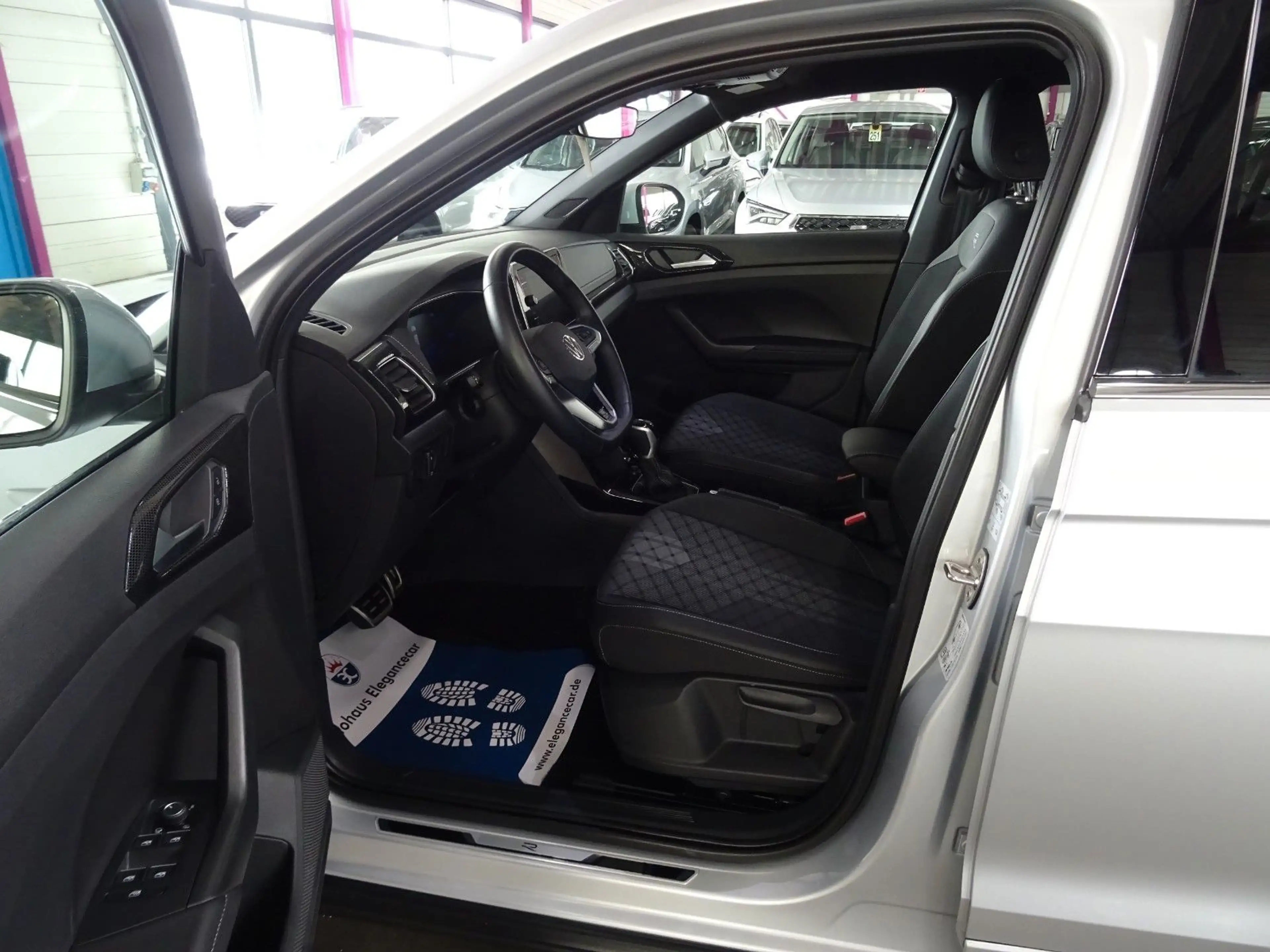 Volkswagen T-Cross T-CROSS 1.5 TSI*R-LINE*AHK*ACC*CAM*IQ MATRIX* — photo 3