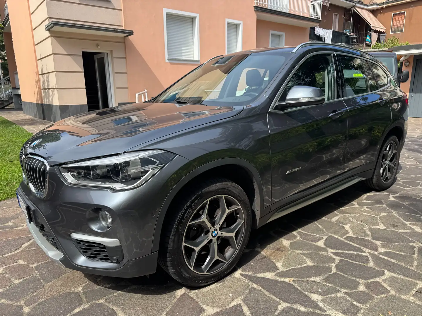 BMW X1 X1 F48 xdrive18d xLine auto Gris - 2