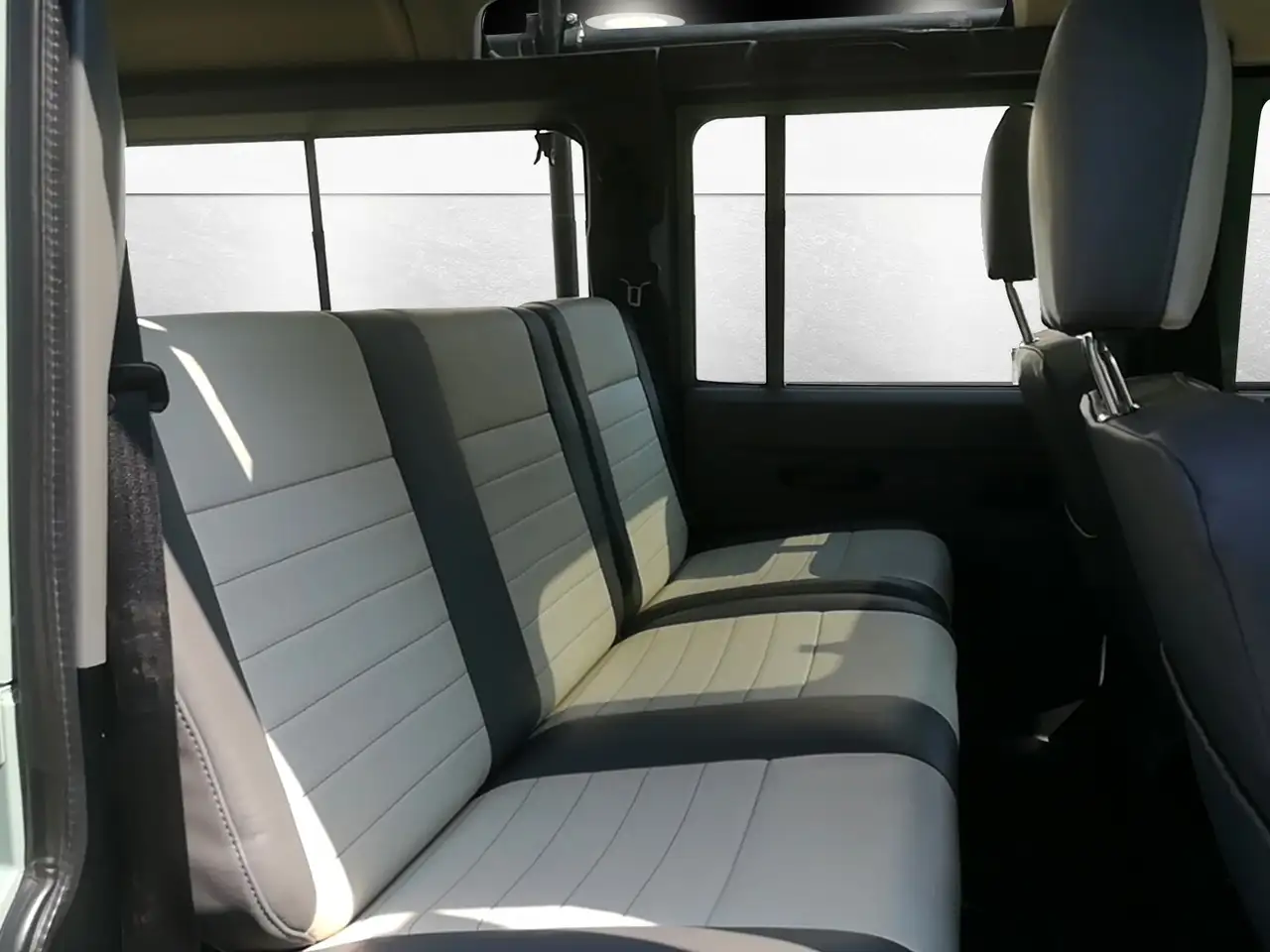 Land Rover Defender 110" Station Wagon 2,5 TD 9-Sitzer/Klima, foto 9