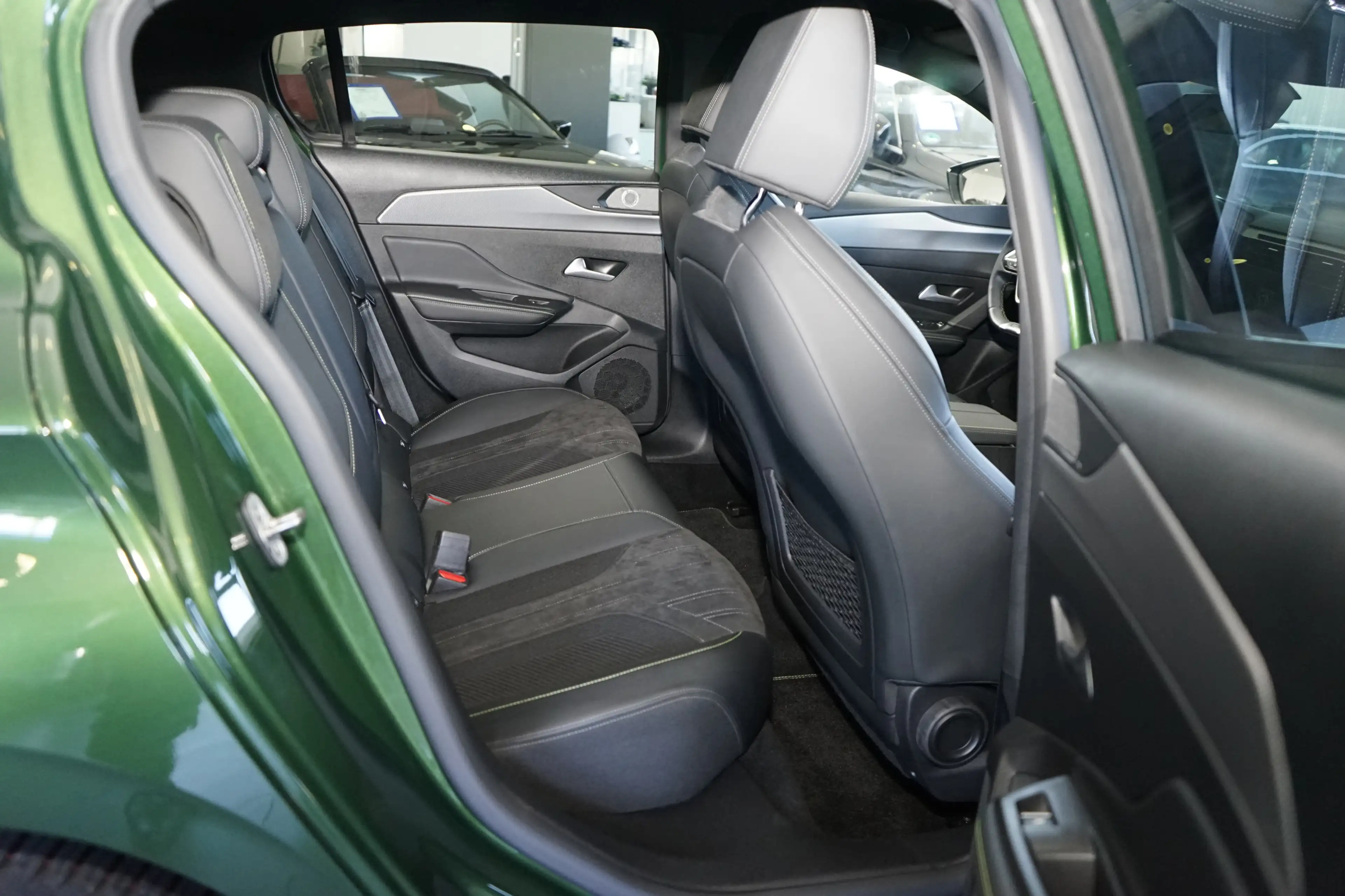 Peugeot 308 GT+NAVI+360°KAMERA+TOT WINKEL+CARPLAY+SUNDSYS — photo 11