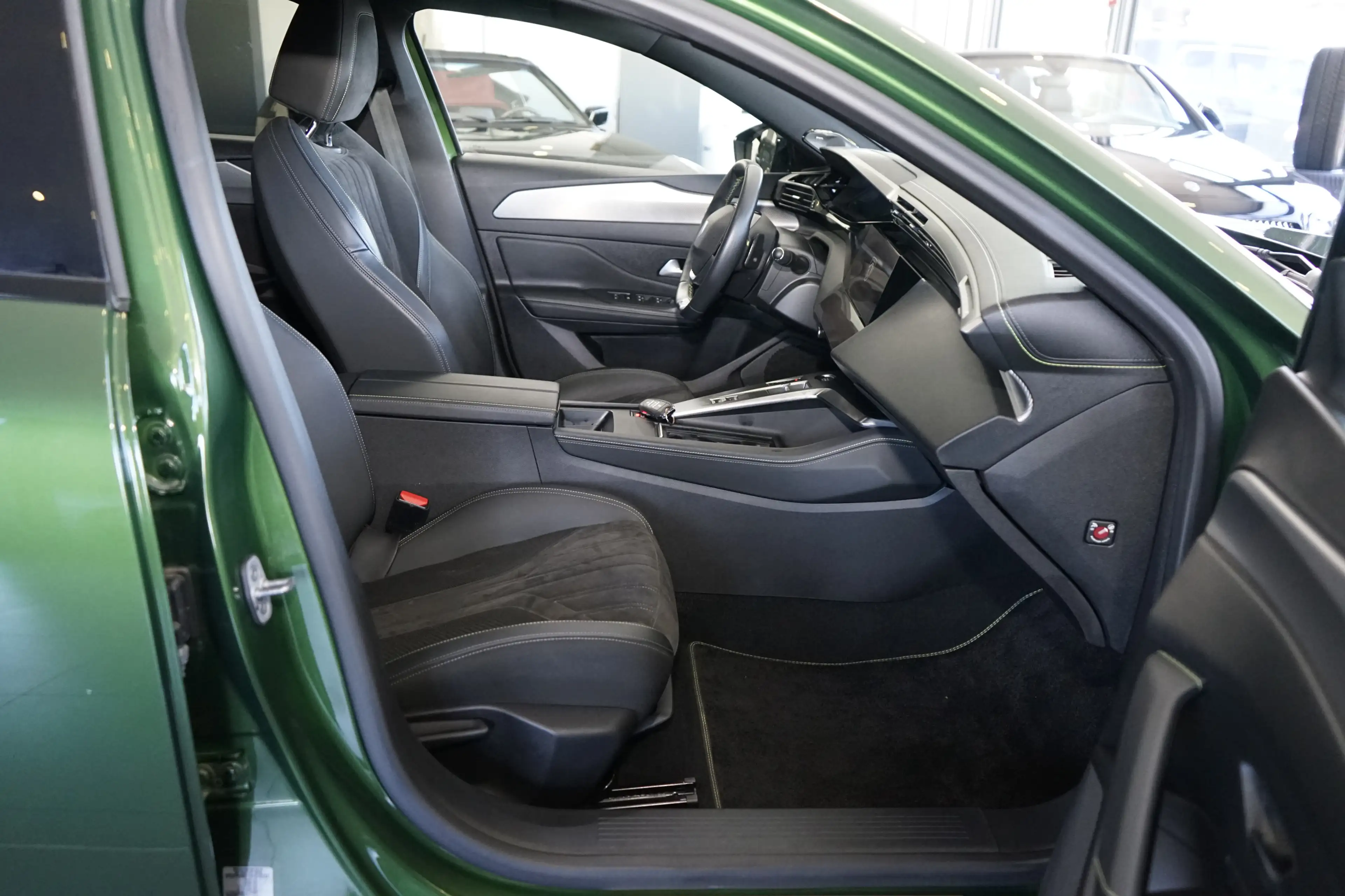 Peugeot 308 GT+NAVI+360°KAMERA+TOT WINKEL+CARPLAY+SUNDSYS — photo 10
