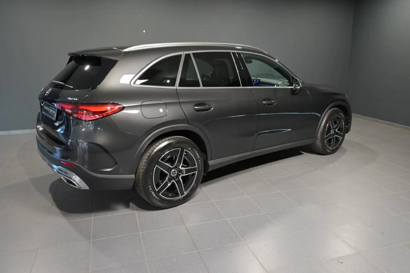 Mercedes-Benz GLC 220 d 4M AMG AMG/PANO/AHK/MEMORY Grau - 2