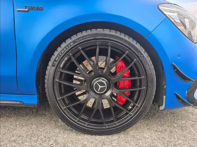 Mercedes-Benz CLA 45 AMG Mercedes-AMG 4MATIC