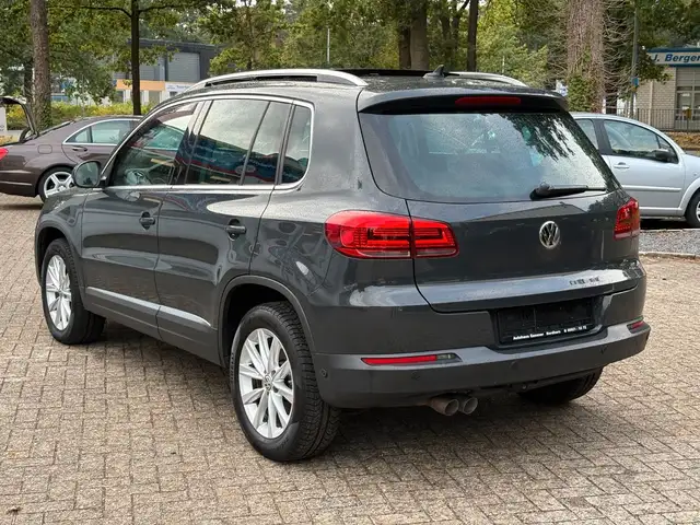Volkswagen Tiguan view 5