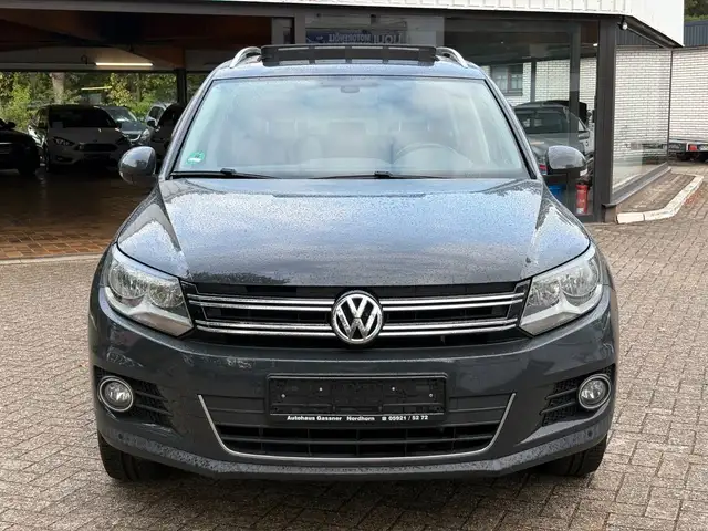 Volkswagen Tiguan view 3