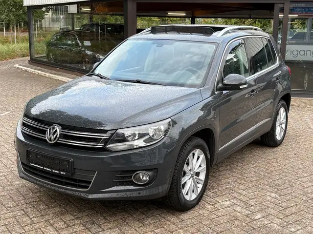 Volkswagen Tiguan view 2