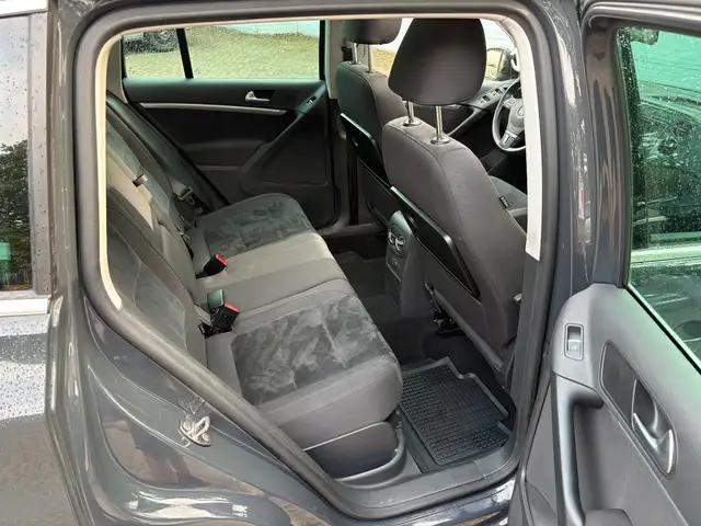 Volkswagen Tiguan view 12