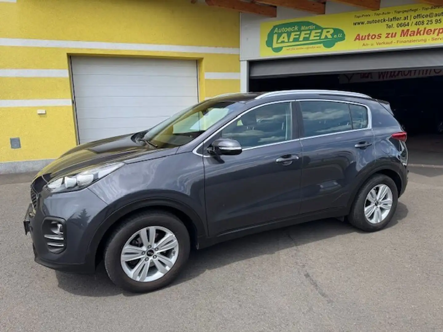 Kia Sportage 1.7CRDi Silber 2WD nur 26700km TOP! Grau - 2