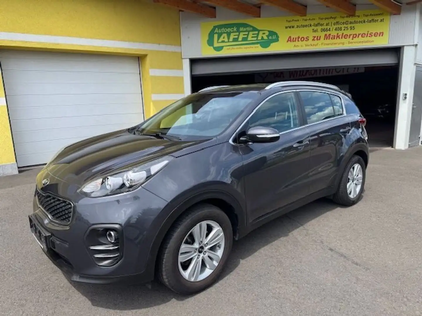 Kia Sportage 1.7CRDi Silber 2WD nur 26700km TOP! Grau - 1