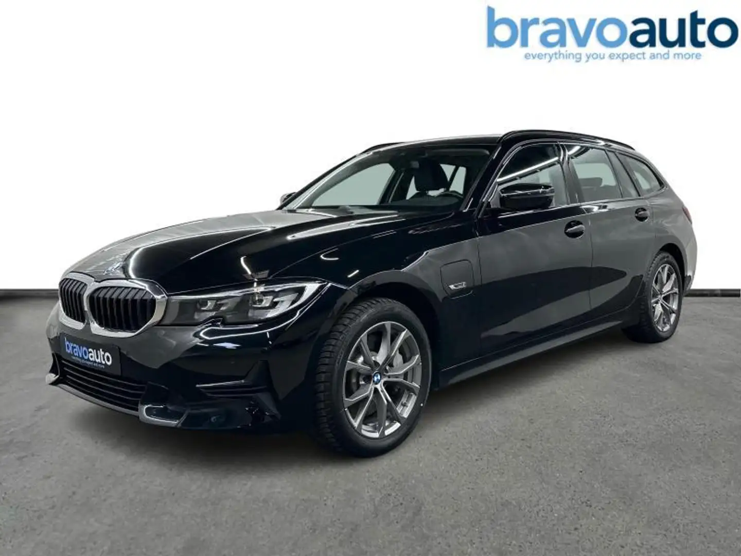 BMW 330 e Touring xDrive PHEV Sportlin Zwart - 1