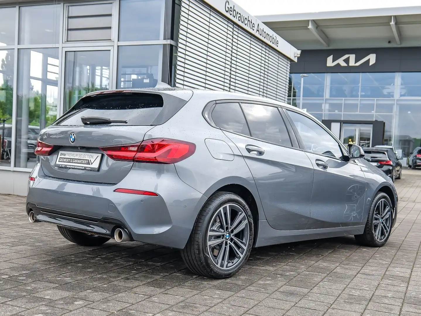 BMW 120 i PANO RFK NAVI LED Sound Syst. PDC V+H Grau - 2