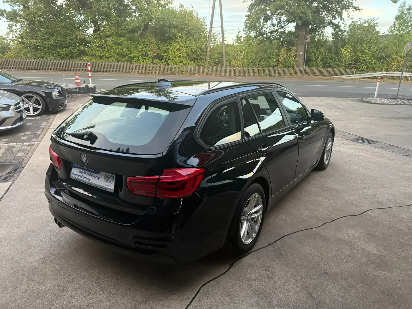 BMW 320 320 d xDrive Advantage LED ACC NAVI GARANTIE Schwarz - 2