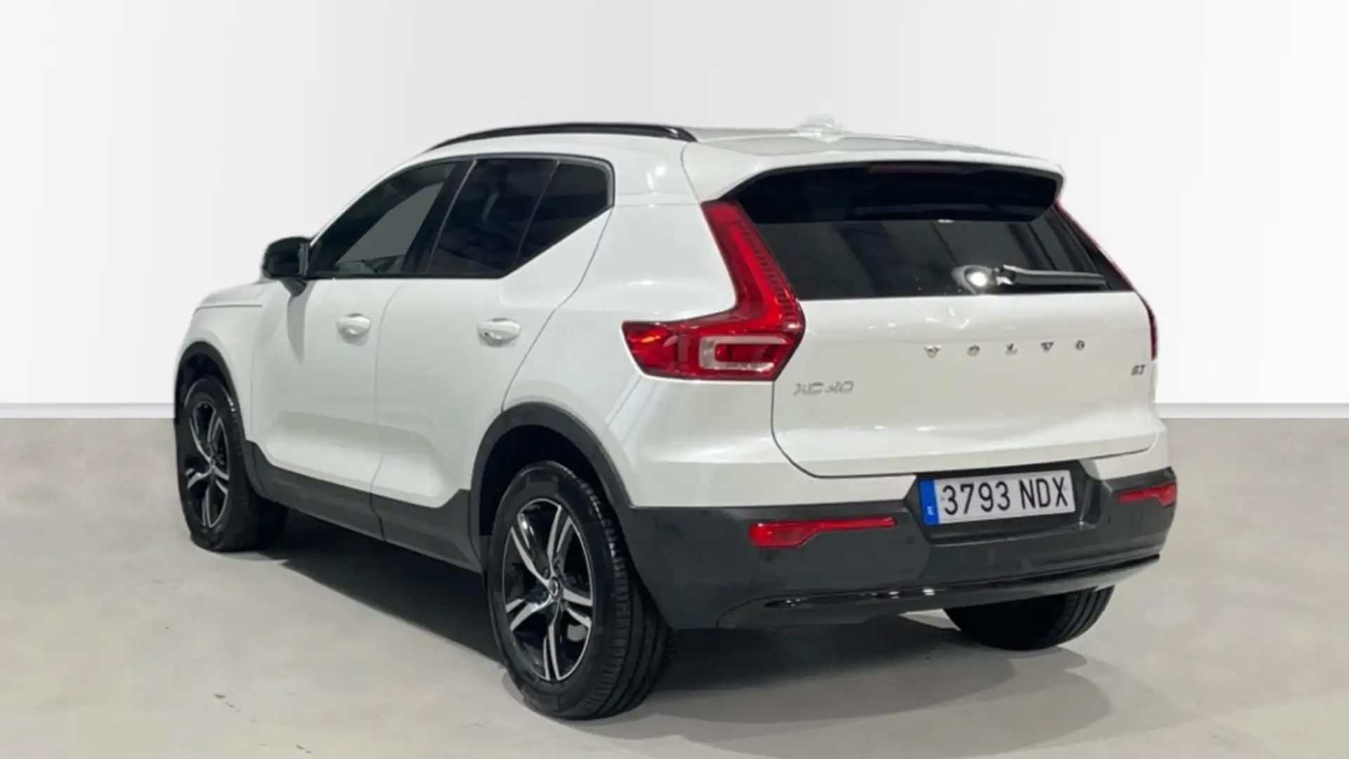 Volvo XC40 2.0 B3 PLUS DARK AUTO 5P - 2