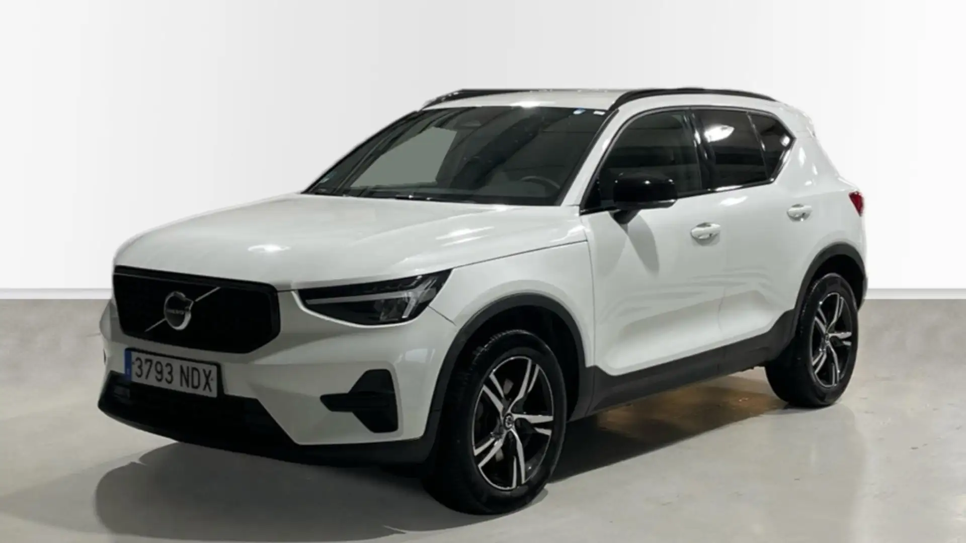 Volvo XC40 2.0 B3 PLUS DARK AUTO 5P - 1