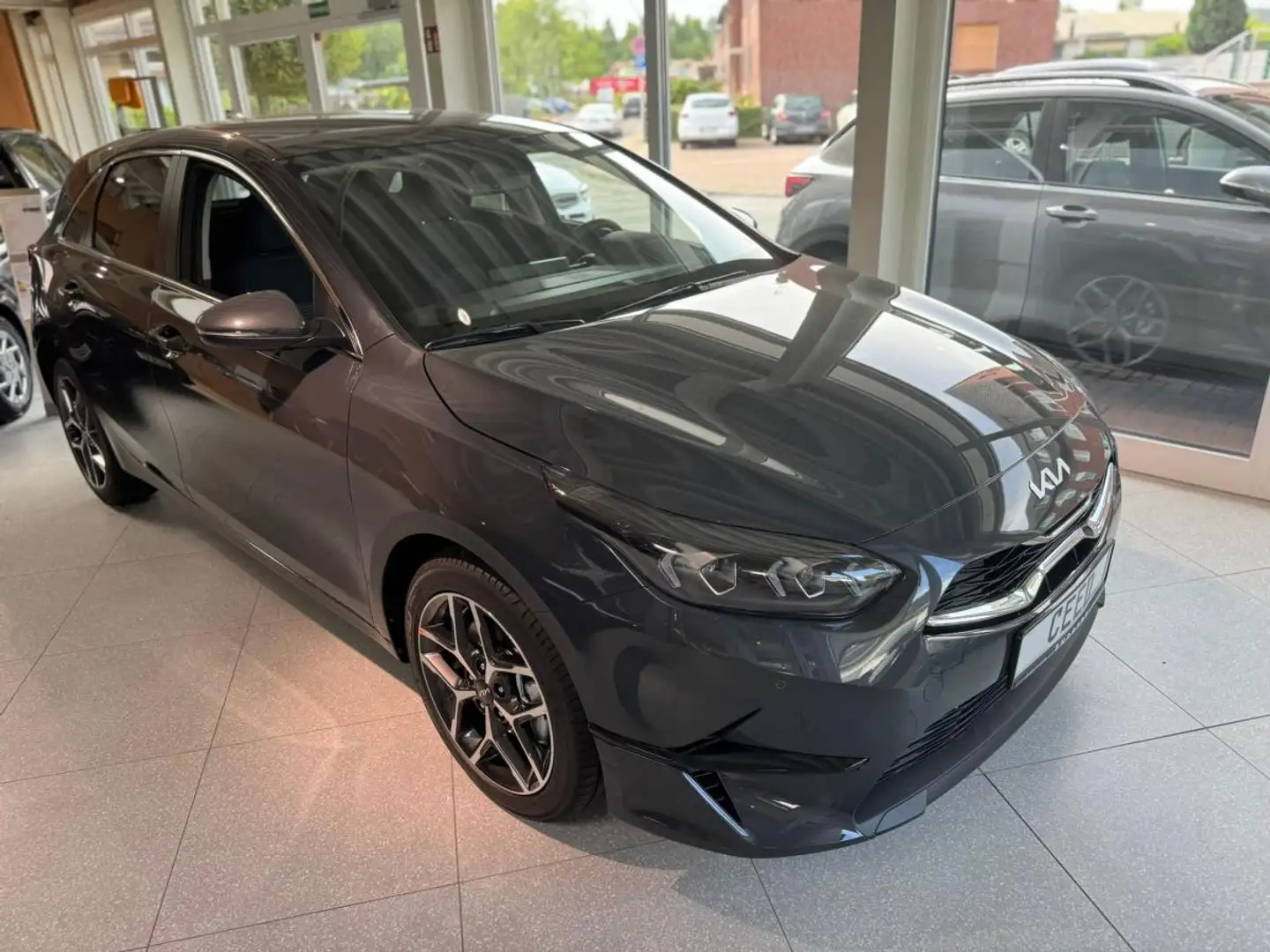 Kia Ceed / cee'd Ultimate JBL*AT*KeyLess*140 PS🤠🤠🤠 Weiß - 1