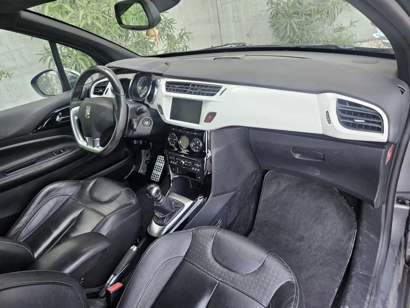 Citroen DS3 THP 155 Just Mat GAR 1 AN d - 2