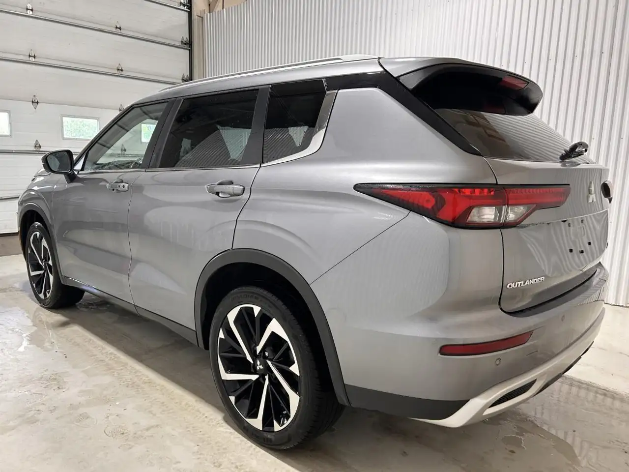 Mitsubishi Outlander photo Mitsubishi Outlander