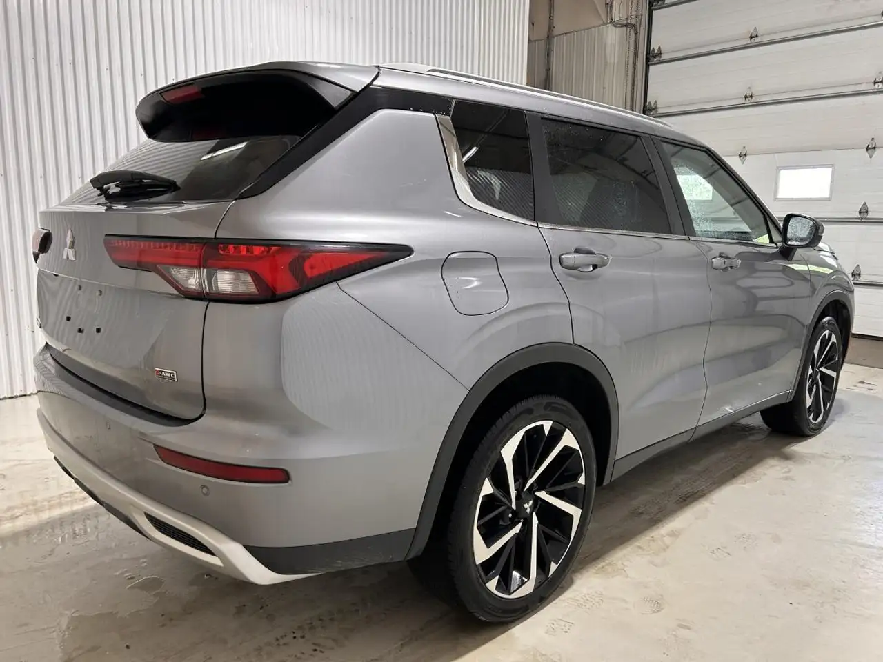 Mitsubishi Outlander photo Mitsubishi Outlander