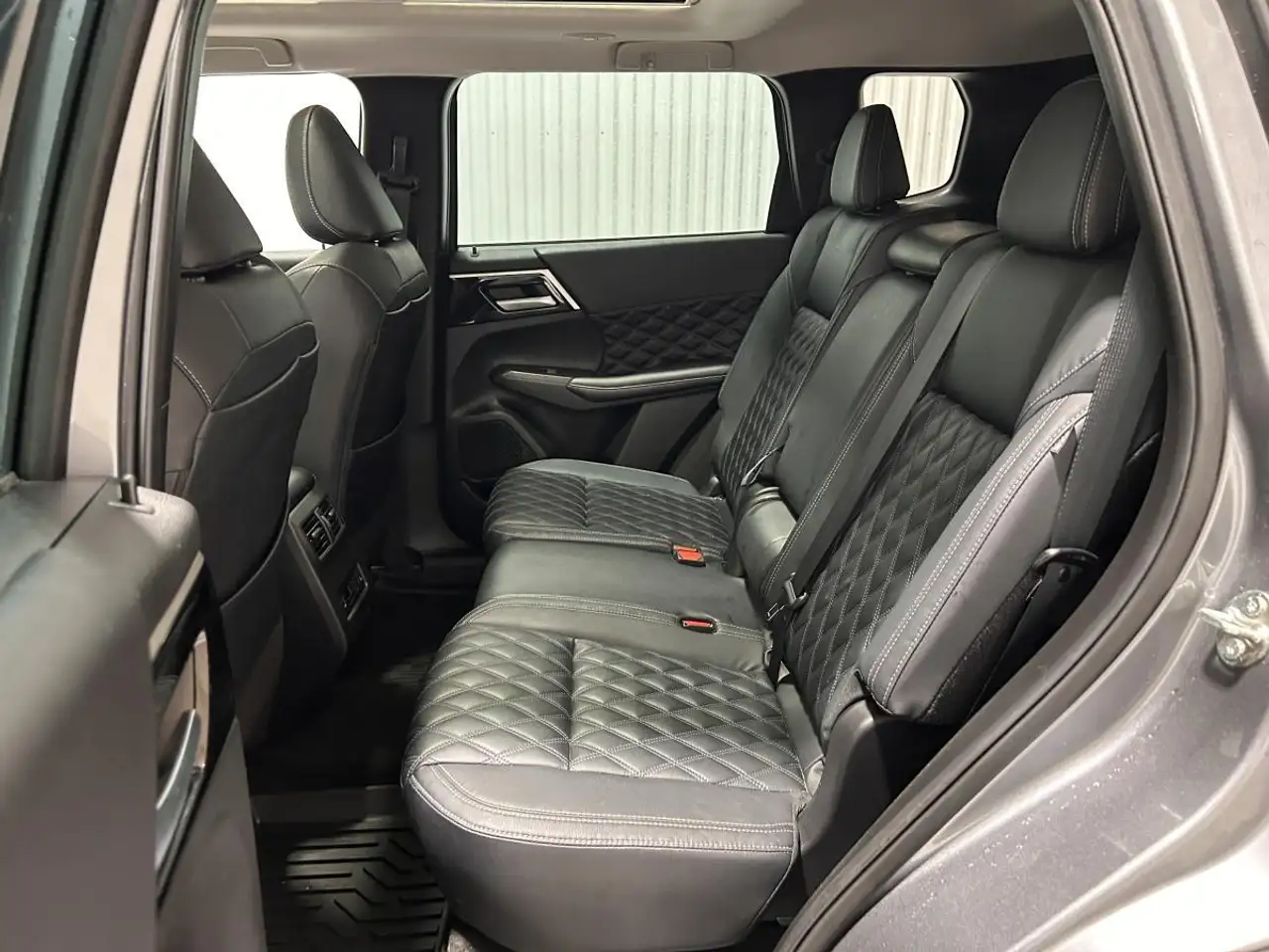 Mitsubishi Outlander photo Mitsubishi Outlander