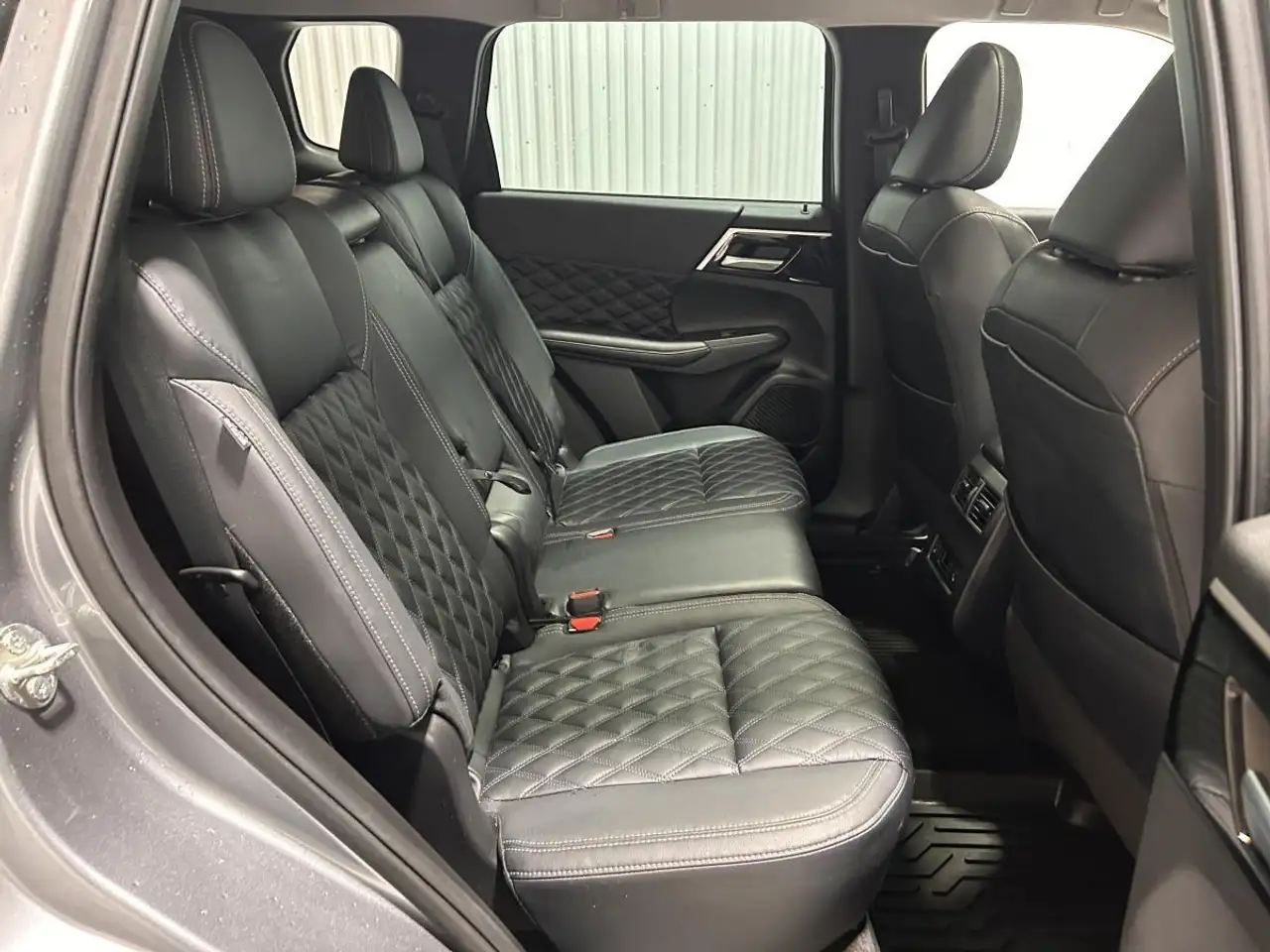 Mitsubishi Outlander photo Mitsubishi Outlander
