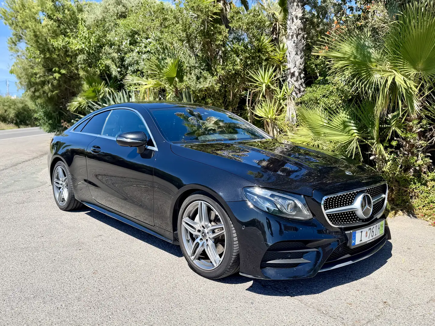 Mercedes-Benz E 220 d Coupe 9G-TRONIC AMG Line - 1