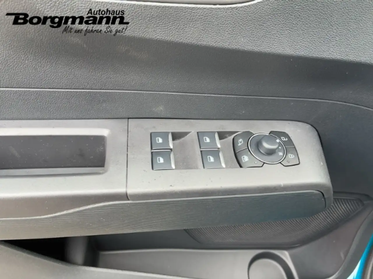 Ford Tourneo Courier Titanium 92 KW (125 PS) AUTOMATIK und AHK 11