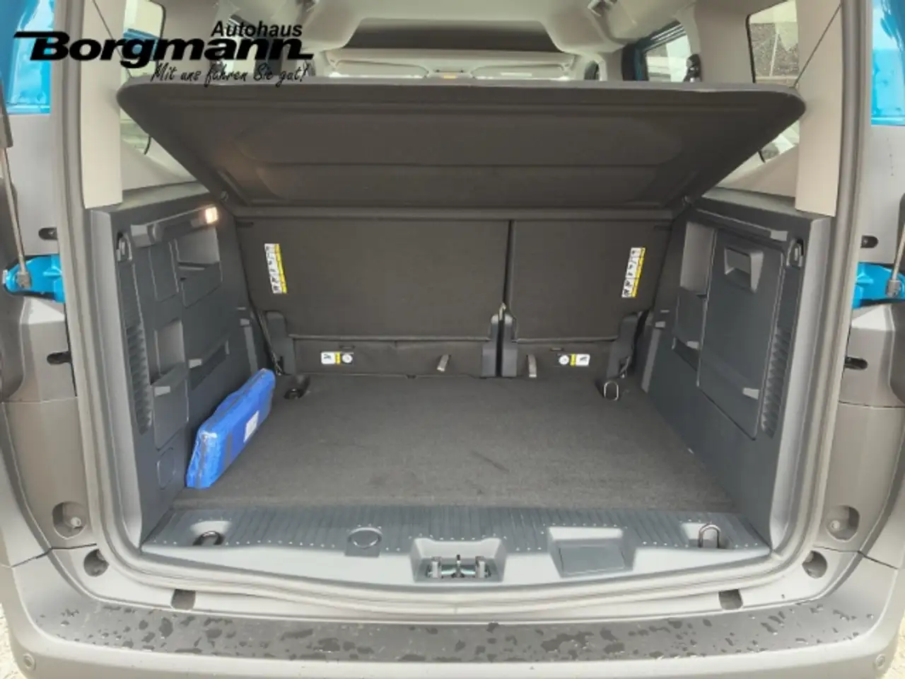 Ford Tourneo Courier Titanium 92 KW (125 PS) AUTOMATIK und AHK 7