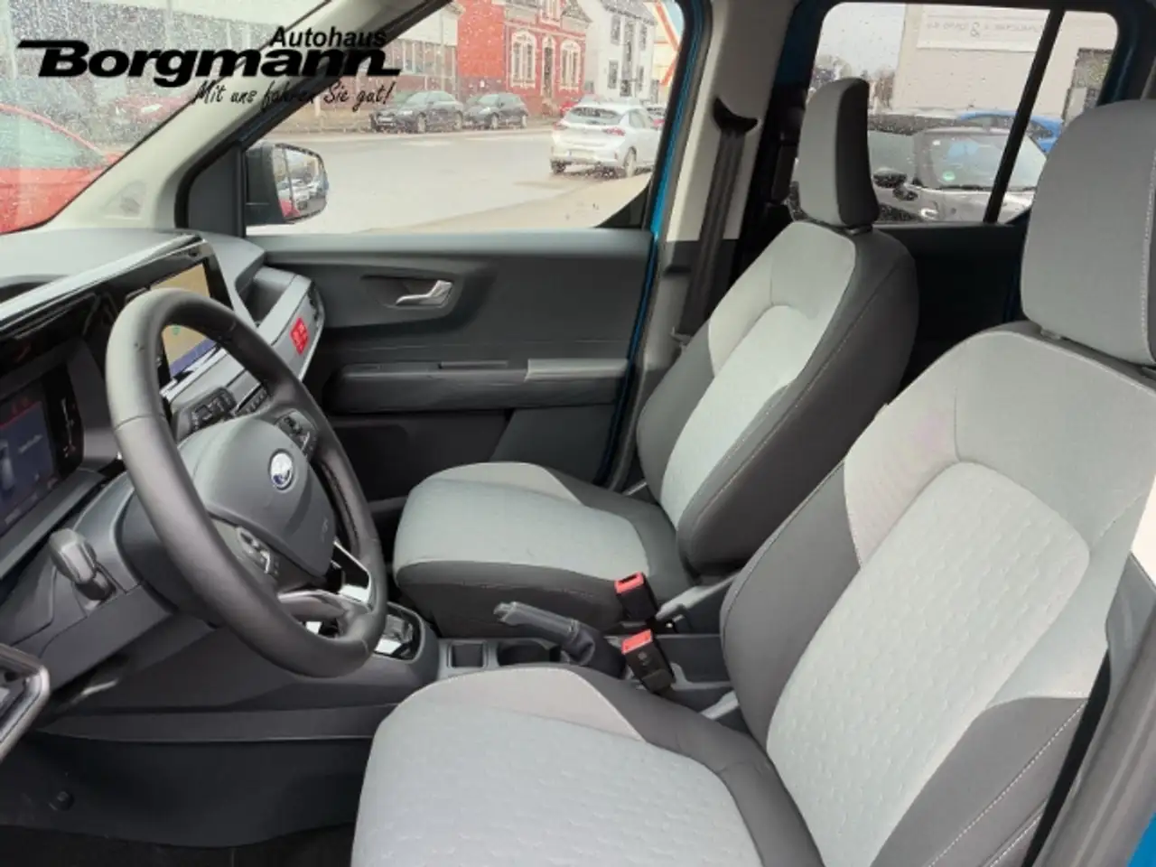 Ford Tourneo Courier Titanium 92 KW (125 PS) AUTOMATIK und AHK 10