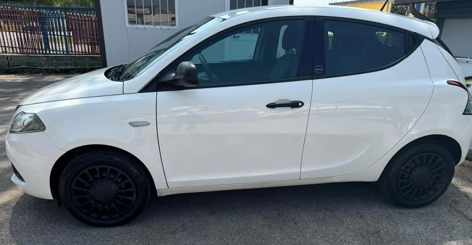 Lancia Ypsilon 1.0 firefly hybrid Silver s&s 70cv - 2