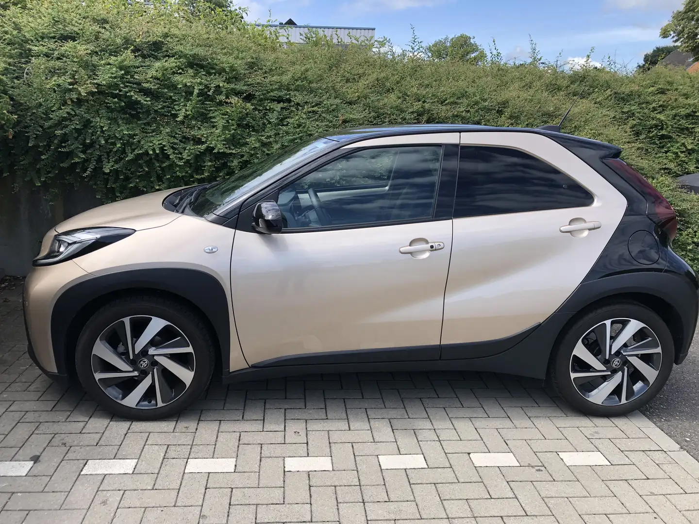 Toyota Aygo X envy cross - 1