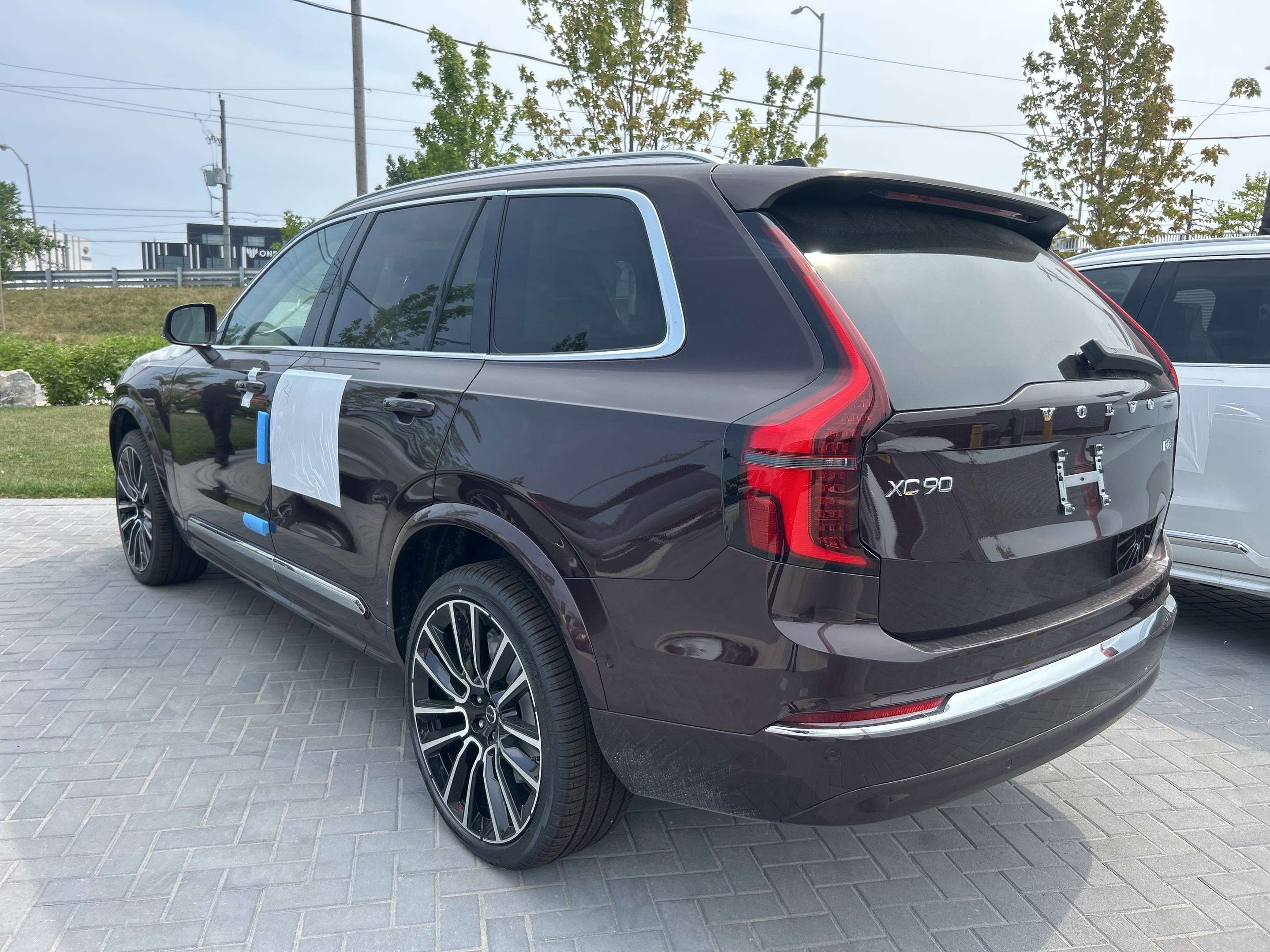2026 Volvo XC90 B6 AWD Ultra Bright Theme 7-Seater alt 5