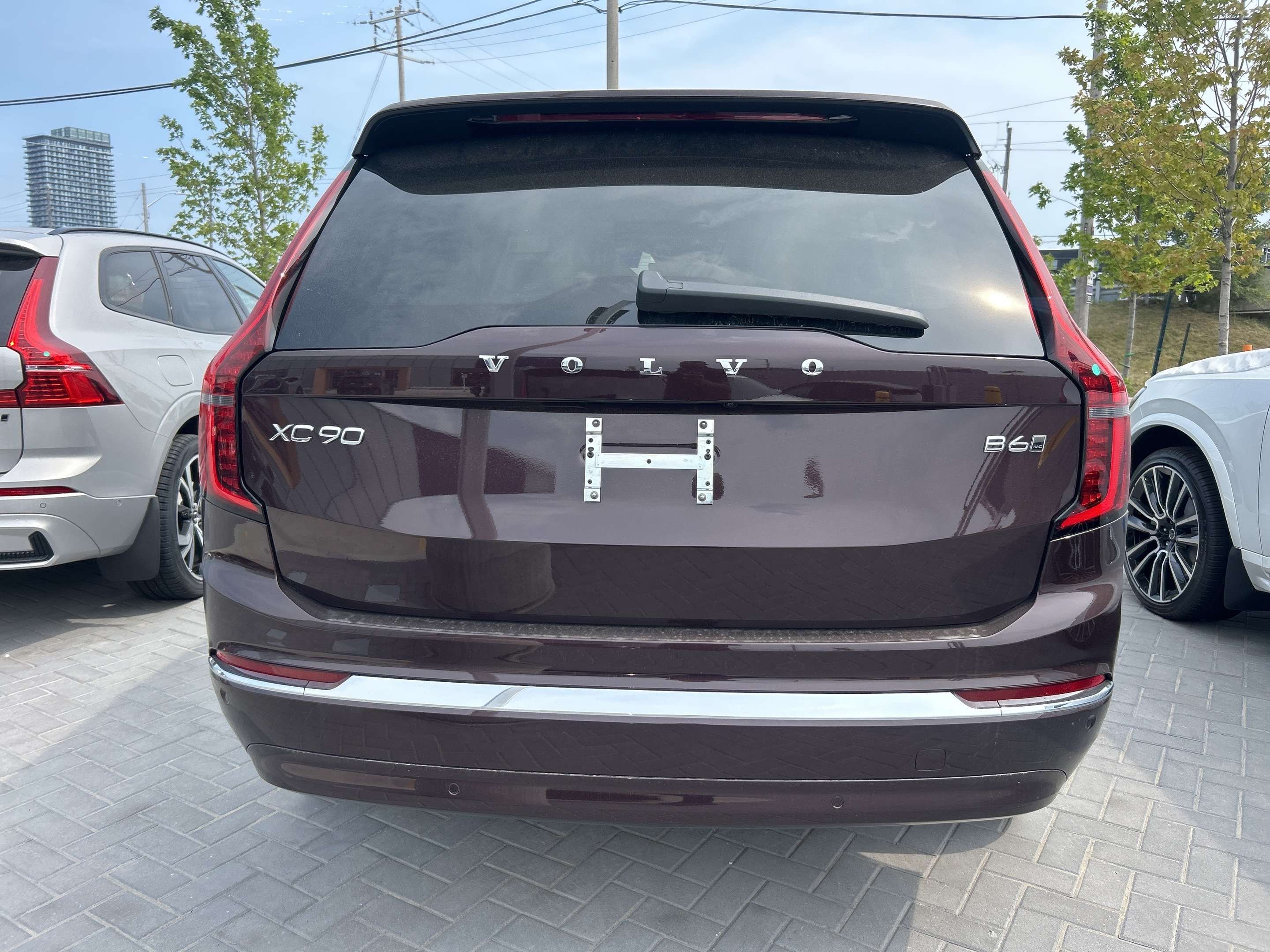 2026 Volvo XC90 B6 AWD Ultra Bright Theme 7-Seater alt 4